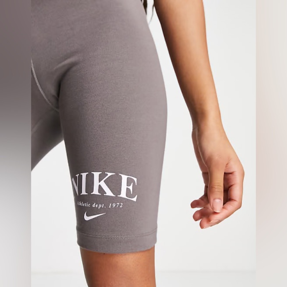 Nike yoga brown bike short